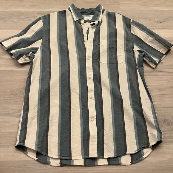 Set of Four Men’s name brand button up shirts. All size Large - Picture 3 of 5